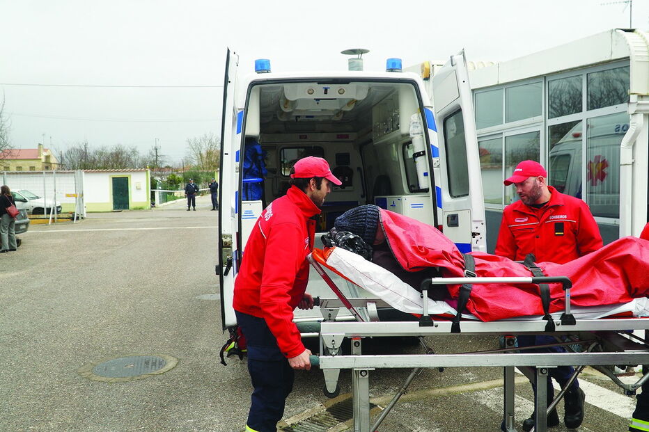 Heróis CM: Bombeiros arriscam para retirar idosos 
