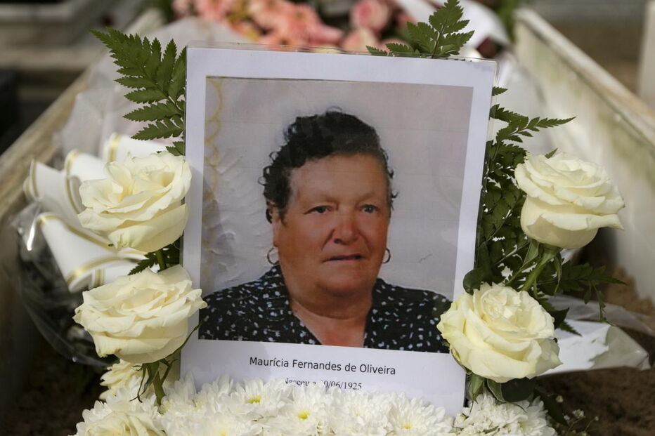 Maurícia Oliveira está sepultada no Carriço. O funeral contou apenas com a participação do padre e dos funcionários da agência funerária, para além do coveiro 