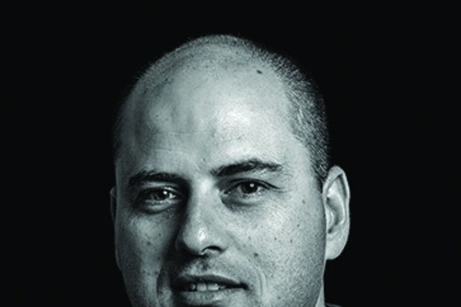 Hugo Martins está em casa com a mulher e os filhos, de um e três anos 