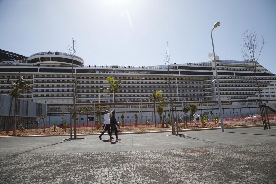 Cruzeiro proveniente do Brasil com 1338 passageiros a bordo atracou em Lisboa. 27 portugueses fazem teste ao coronavírus