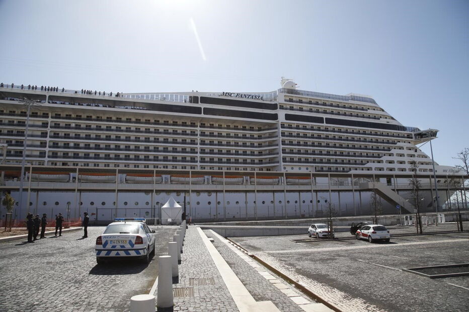 Cruzeiro proveniente do Brasil com 1338 passageiros a bordo atracou em Lisboa. 27 portugueses fazem teste ao coronavírus	