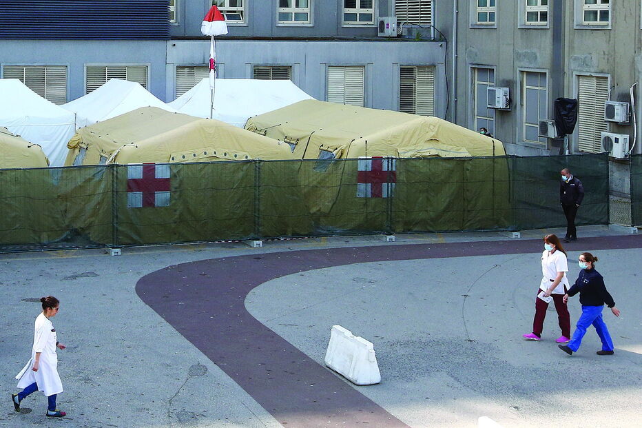 Hospital de campanha disponibilizado pela Cruz Vermelha ao Hospital de Santa Maria 