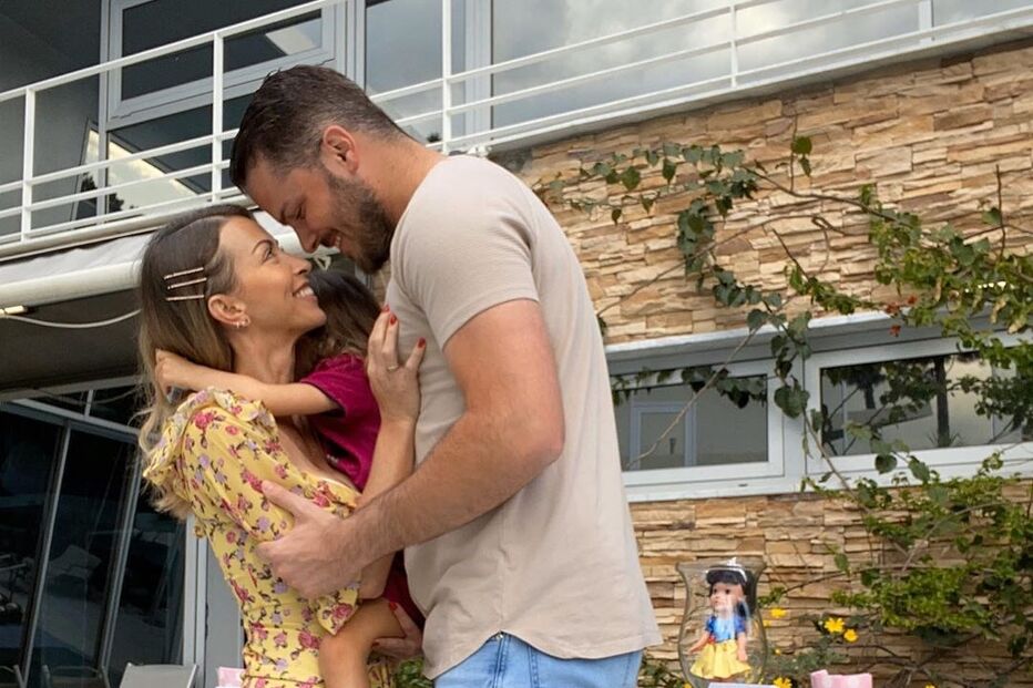 Laura Figueiredo, Mickael Carreira