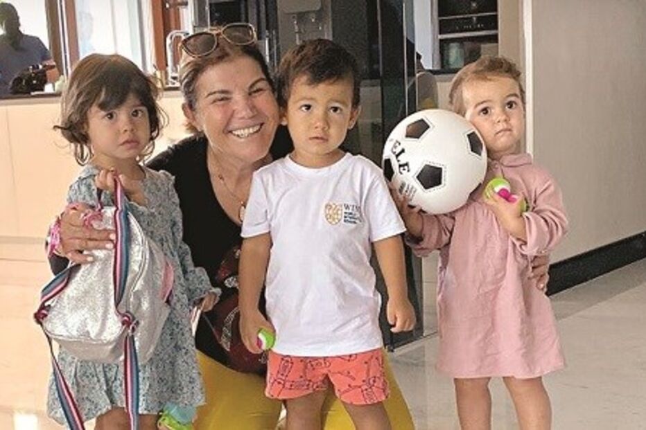 Dolores Aveiro com os netos