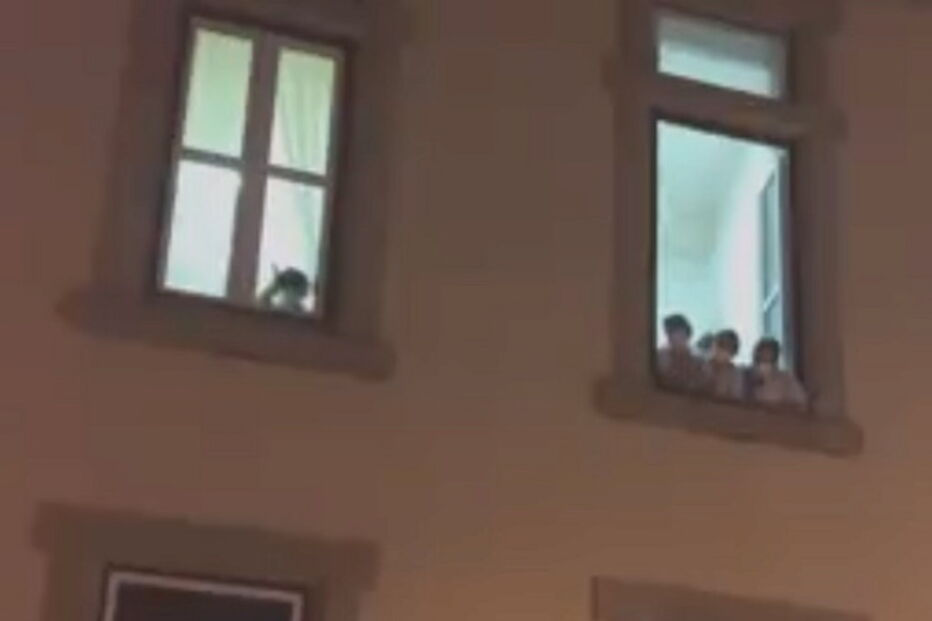 Funcionárias de lar de Vila Real gritam por apoio à janela