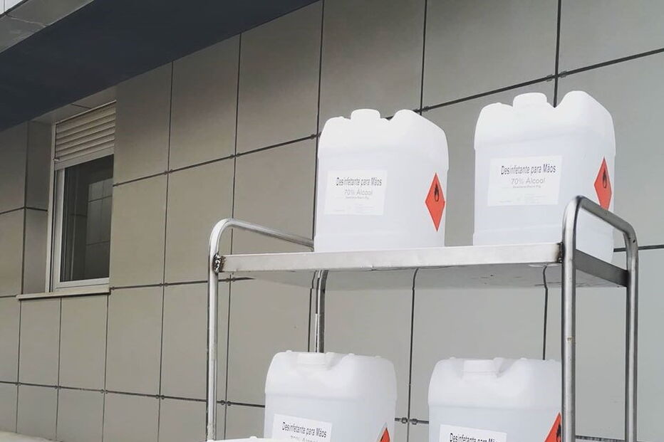 Destilaria doa 100 litros de álcool desinfetante 