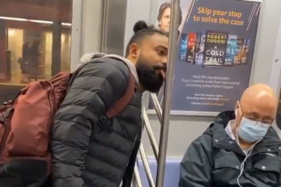 Homem grava-se a lamber corrimão em metro de Nova Iorque durante pandemia do coronavírus