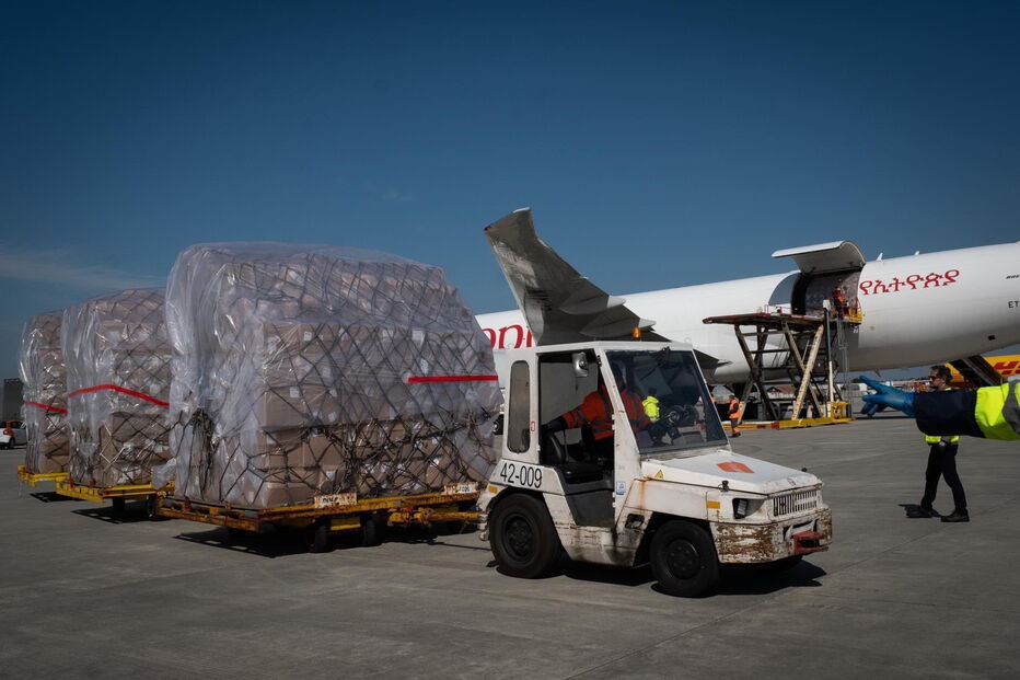 Primeiro avião com equipamento médico já chegou ao Porto