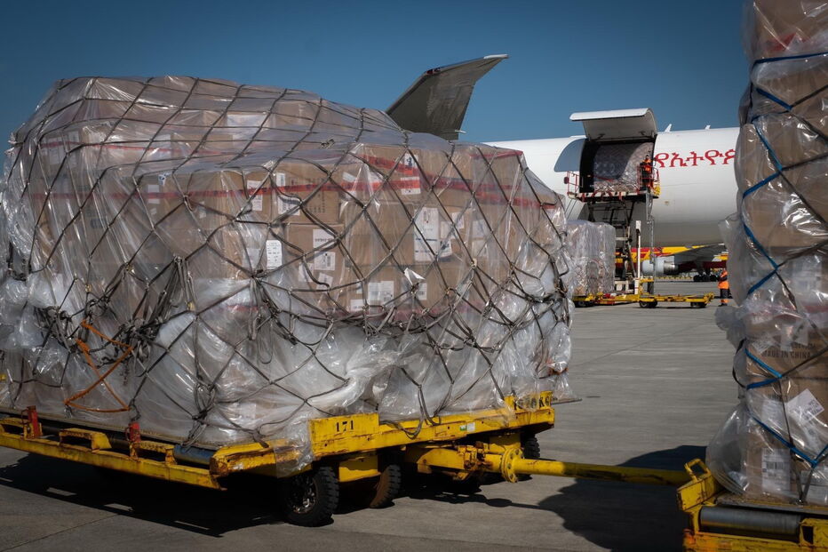 Primeiro avião com equipamento médico já chegou ao Porto