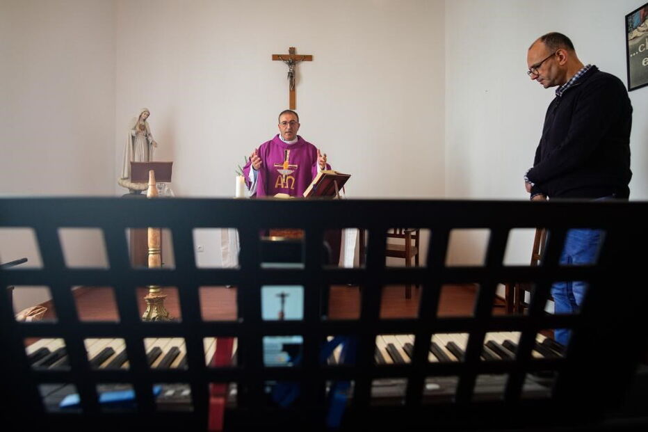 Quando a missa e as palavras de conforto chegam pelas redes sociais em tempos de pandemia