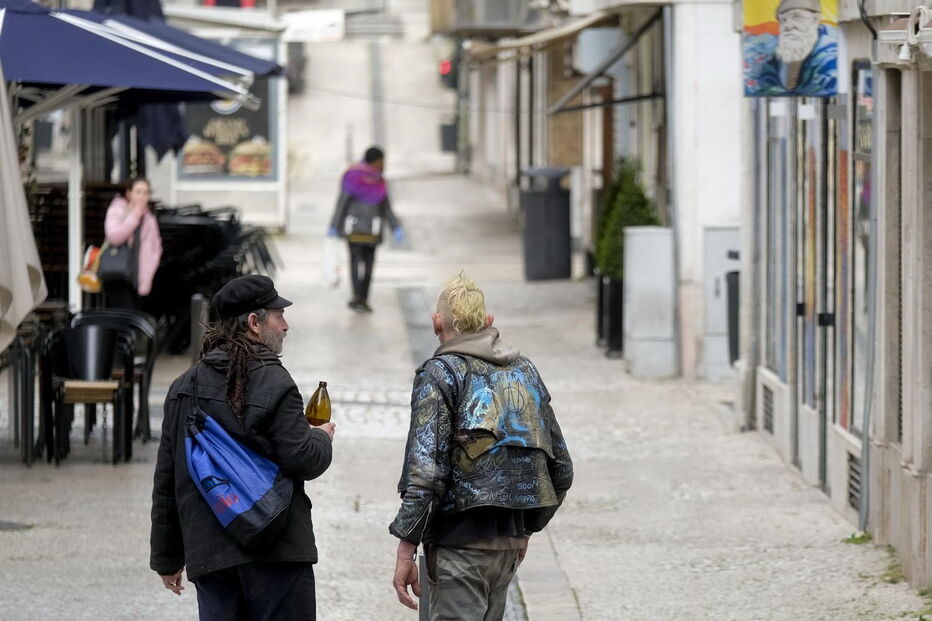 A ajuda aos sem-abrigo numa Lisboa presa a um eterno domingo