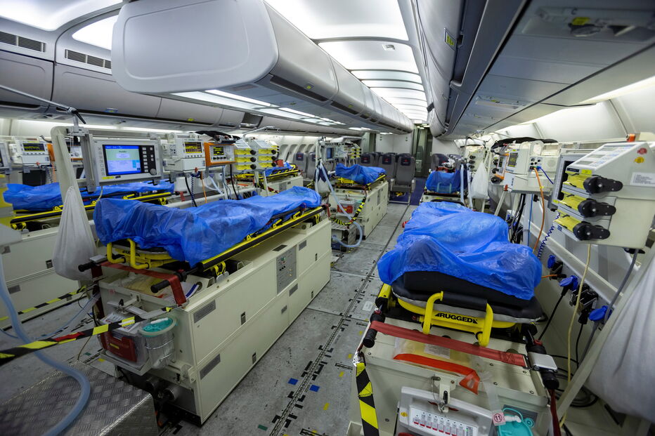 Força Aérea alemã transporta doentes de Itália para hospitais na Alemanha