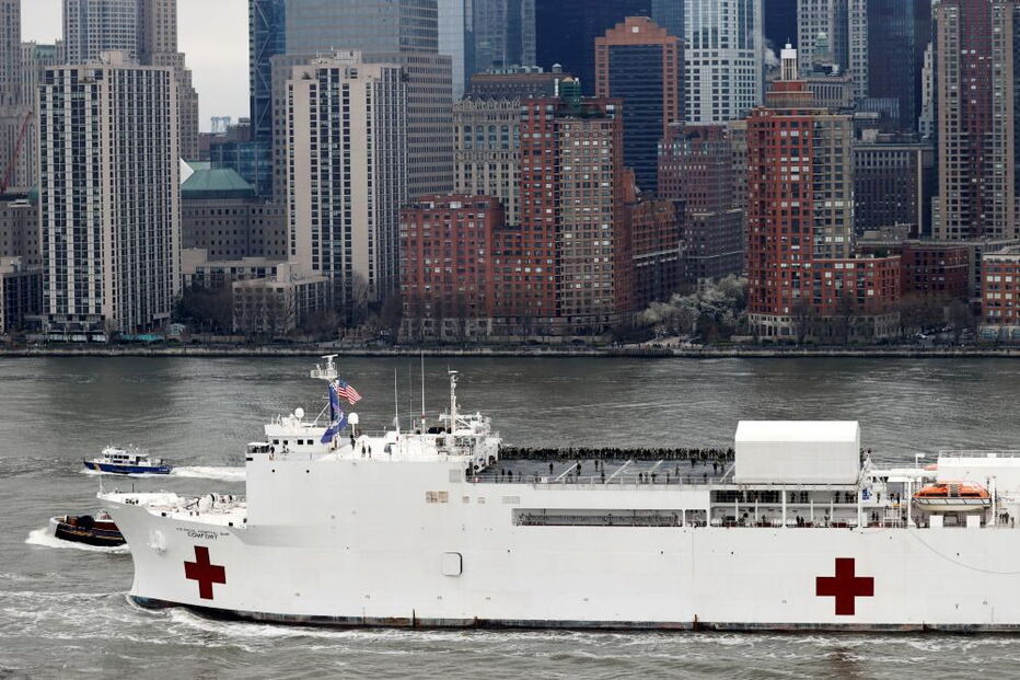 Navio Comfort chegou esta segunda-feira a Nova Iorque