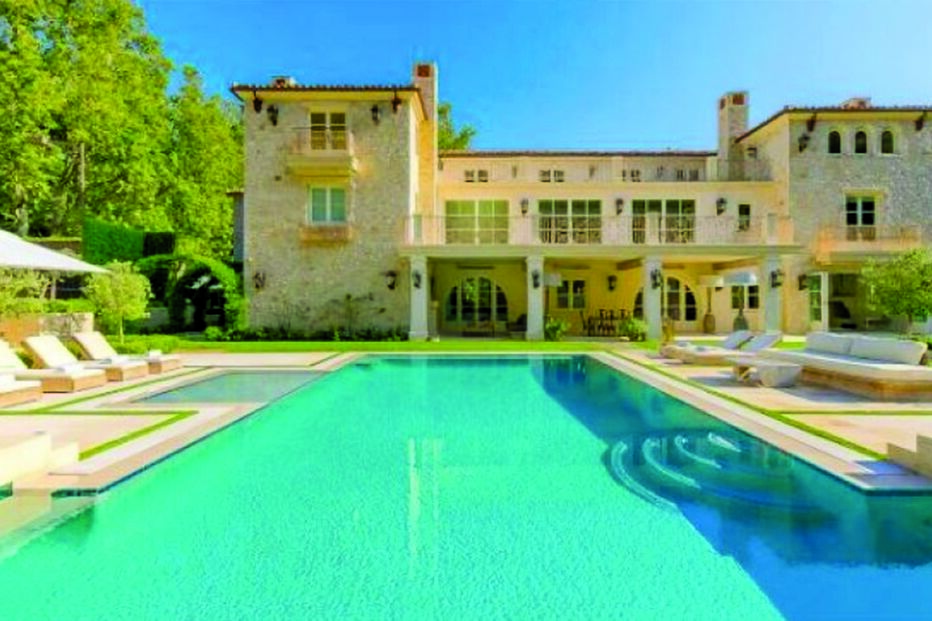 Imóvel está avaliado em 18 milhões de euros e dispõe de várias mordomias, como uma piscina exterior 