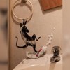 Banksy transforma a própria casa de banho numa 'tela' artística durante quarentena de coronavírus