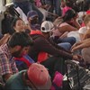 Centenas de migrantes venezuelanos retidos na fronteira com a Colômbia