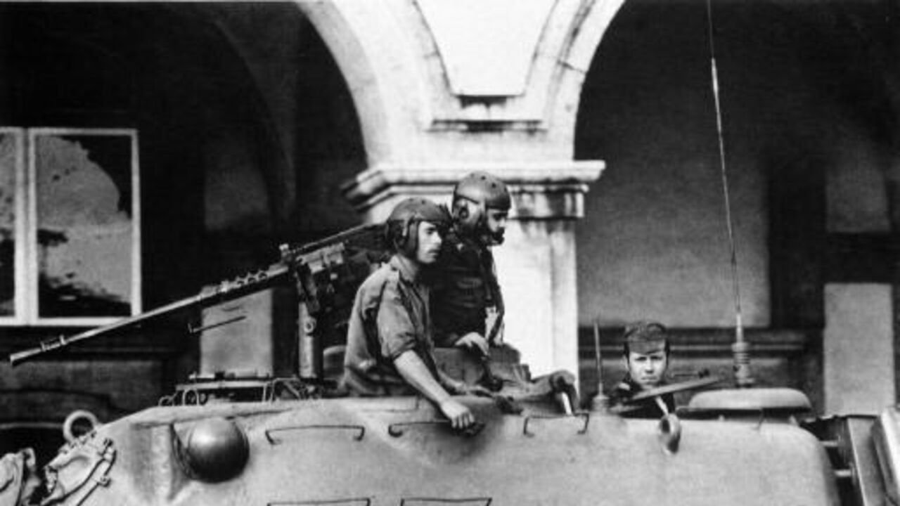 25 De Abril Um Dia Com Historia Em Portugal E Em Italia Do Bella Ciao A Grandola Vila Morena Mundo Correio Da Manha