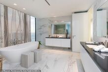 2020-04-10_18_46_14 26609320-8169923-image-a-112_1585614615866.jpg