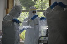 Idosos de lar fazem testes de despiste ao coronavírus em Santa Maria da Feira