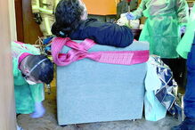 Grua usada no resgate de homem com 300 kg em Camarate  