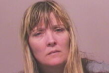 Mulher de 39 anos tosse para cima de polícias durante detenção em plena pandemia