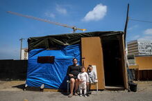 Uma viagem às ruas de Lisboa: Famílias vivem acampadas ao relento enquanto esperam por casas