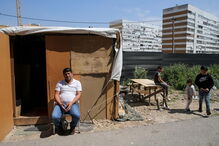 Uma viagem às ruas de Lisboa: Famílias vivem acampadas ao relento enquanto esperam por casas