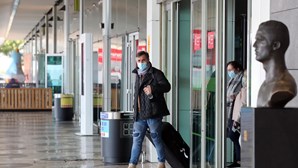 Restrições a passageiros do Reino Unido com "grande" impacto na Madeira, segundo Governo Regional
