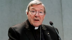 Cardeal australiano absolvido do crime de pedofilia. Supremo Tribunal anula sentença de George Pell
