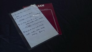 'Hey Jude': Manuscrito de clássico de Paul McCartney leiloado por 832 mil euros