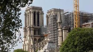 Reconstrução do pináculo de Notre-Dame tem amplo consenso, diz ministra