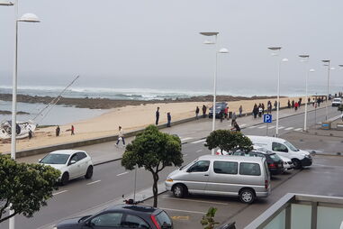 Barco que naufragou sábado no rio Douro encontrado em praia de Vila do Conde
