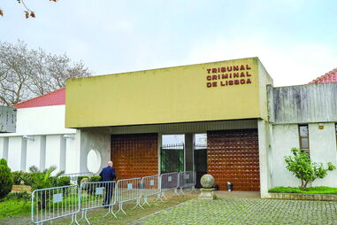 Primeira sessão do megaprocesso com 124 arguidos decorreu no tribunal de Monsanto, Lisboa 