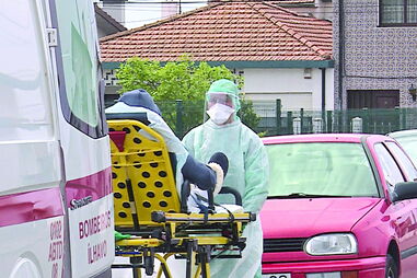 Mais um utente do Lar de S. José deu entrada no hospital, para observação