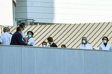 Macron foi ao hospital onde trabalha Didier Raoult, defensor da cloroquina