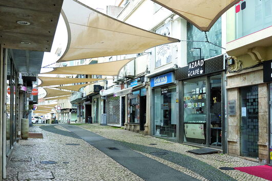 Comércio e restauração são os setores que mais estão a pedir o layoff