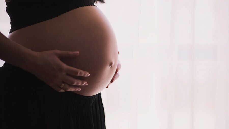 Estudo confirma transmissão do novo coronavírus através da placenta nas últimas semanas de gravidez