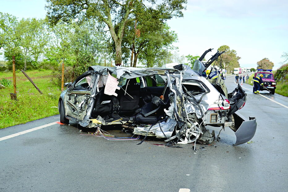 Um morto e cinco feridos em colisão brutal em Nisa