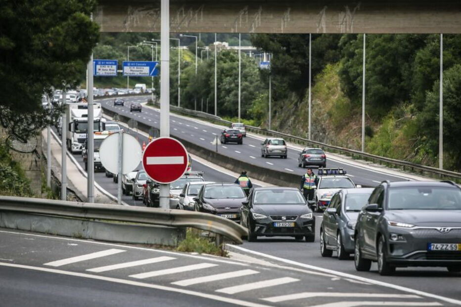Ação de sensibilização e fiscalização da PSP na Ponte 25 de Abril