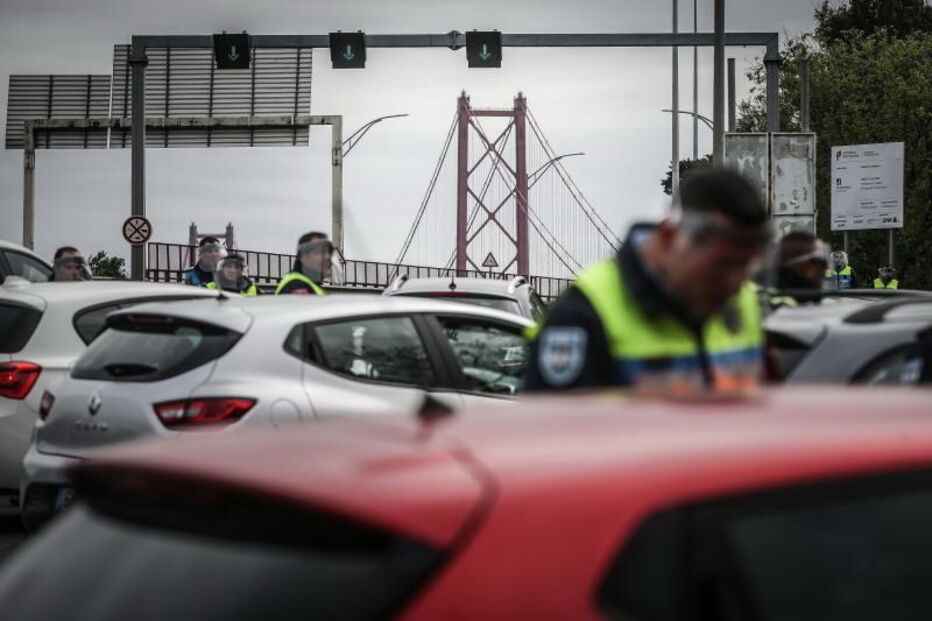 Ação de sensibilização e fiscalização da PSP na Ponte 25 de Abril