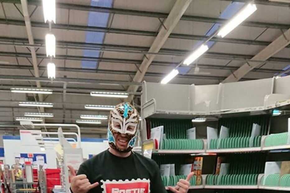 Glen Walton mascarou-se de diversas personagens