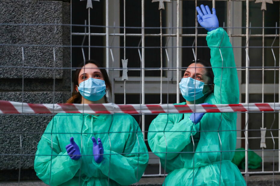 Profissionais de saúde que combatem coronavírus em Madrid