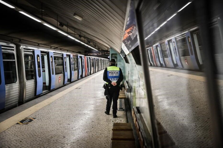 Metro de Lisboa controla temperatura a prestadores de serviços à entrada das instalações