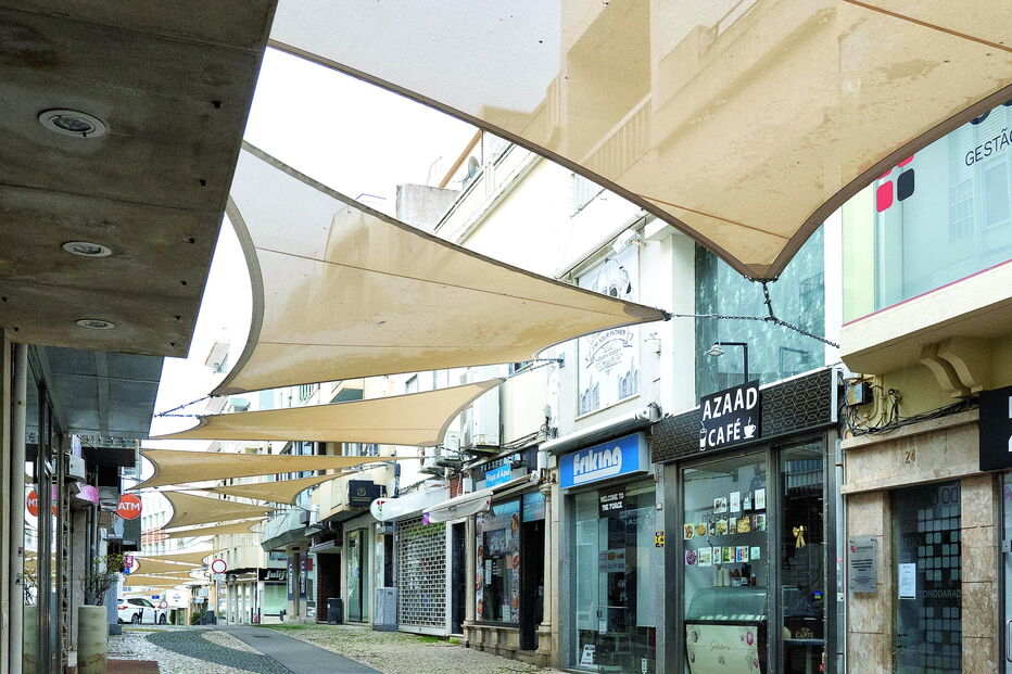 Comércio e restauração são os setores que mais estão a pedir o layoff