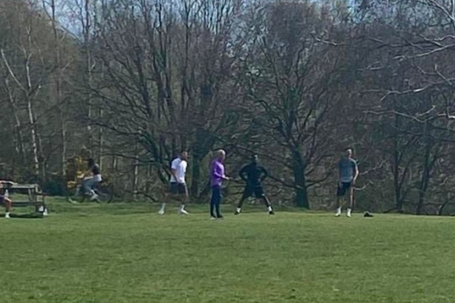 Mourinho juntou jogadores do Tottenham para treino em parque londrino e arrisca advertência policial