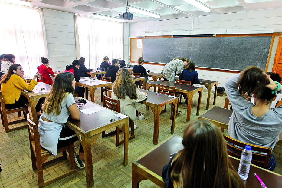 Regresso às escolas em plena pandemia levará a que milhares de professores não possam estar presentes por integrarem grupos de risco 