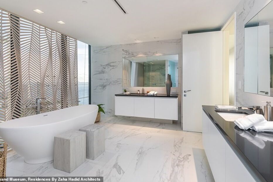 2020-04-10_18_46_14 26609320-8169923-image-a-112_1585614615866.jpg