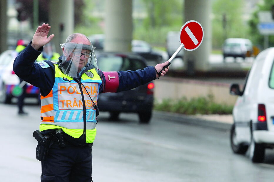 Polícia fiscaliza durante Estado de Emergência