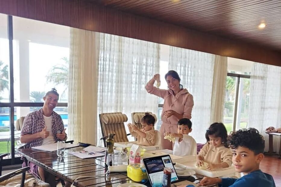 Cristiano Ronaldo e Georgina Rodríguez com os filhos