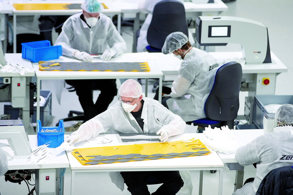 Cerca de 200 empresas do setor têxtil já têm normativas para começar a produzir as chamadas máscaras sociais  